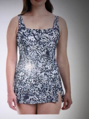 Beyond Control Women’s One Piece Square Neck Swim Dress Size L